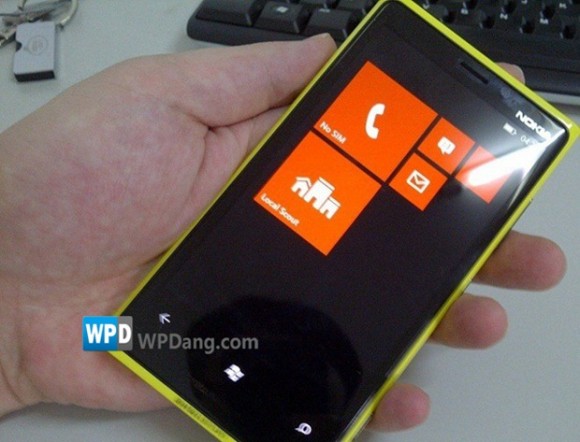 Фото нового смартфона на Windows Phone 8 от Nokia - настоящие или фейк?