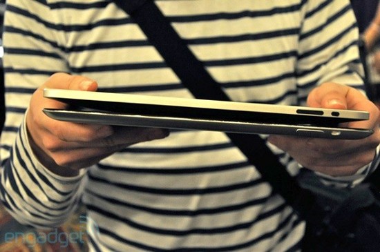 У iPad 2 увеличится разрешение дисплея и появятся две камеры