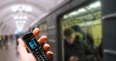 В метро увеличилось количество владельцев смартфонов Vertu
