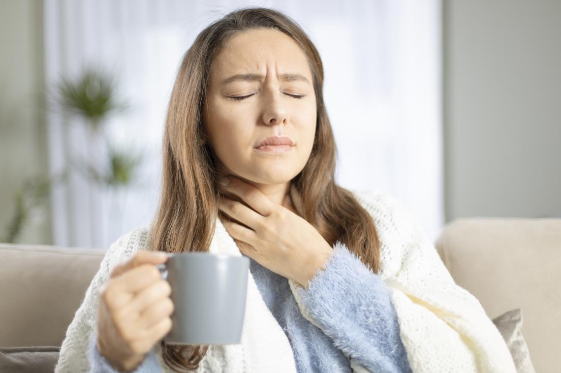 Почему болит горло